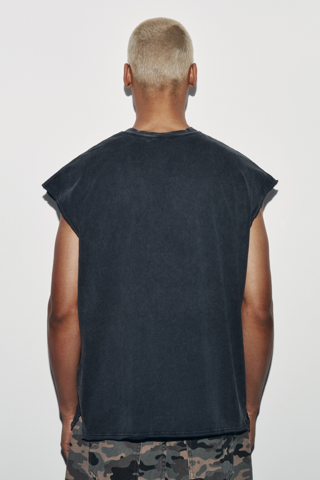 Майка-топ хлопковая с обрезанными рукавами - цвет черный - 3