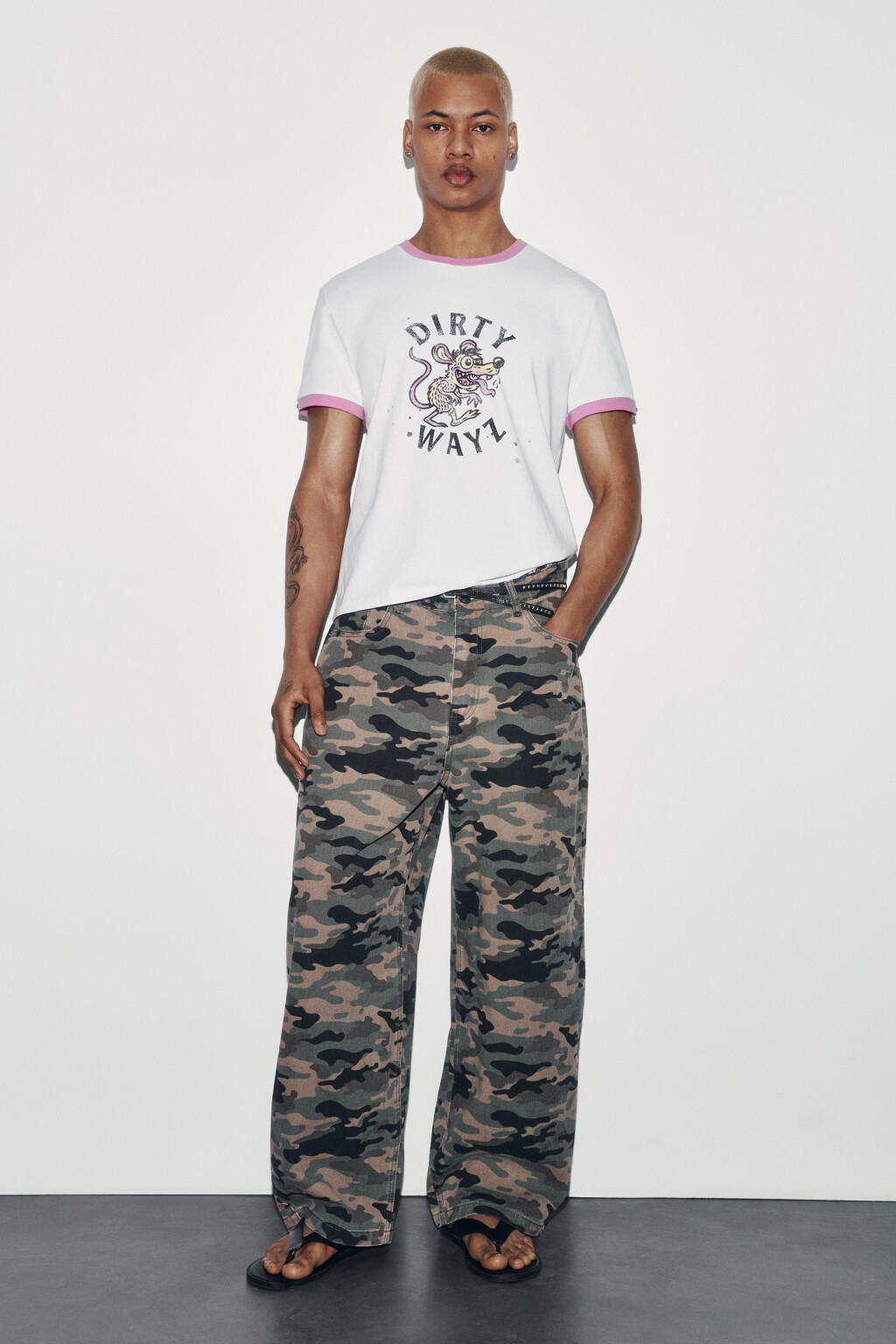 Футболка хлопковая облегающая с принтом и кантом - цвет белый - 5