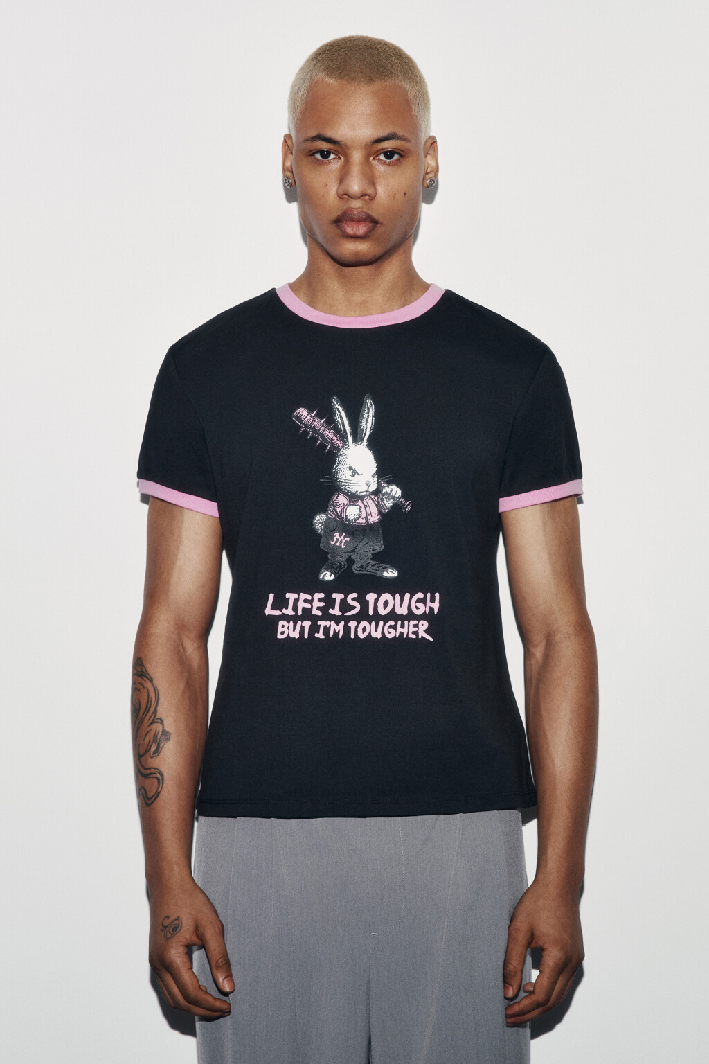 Футболка хлопковая облегающая с принтом и кантом - цвет черный - 2