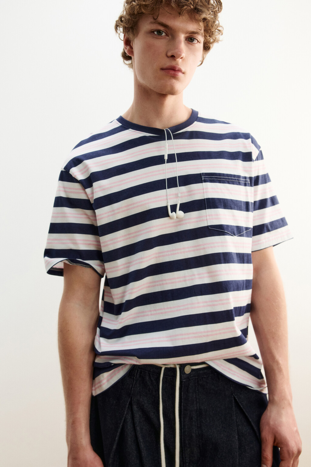 Футболка хлопковая в полоску с нагрудным карманом - цвет мультиколор - 2