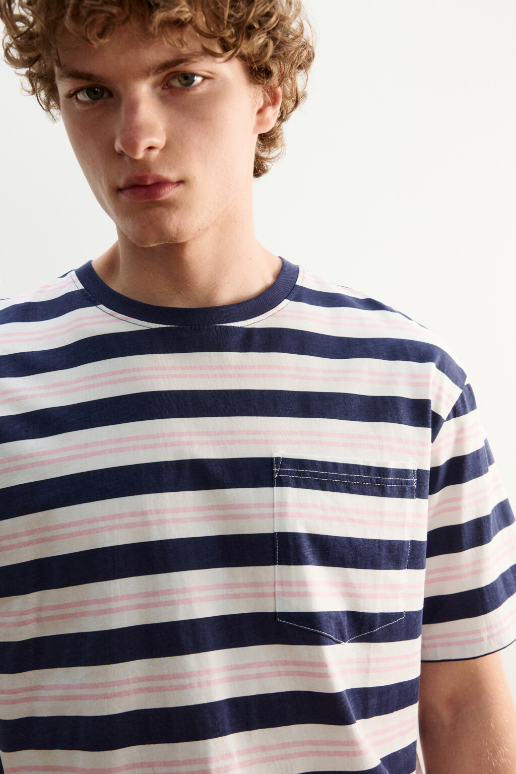 Футболка хлопковая в полоску с нагрудным карманом - цвет мультиколор - 6