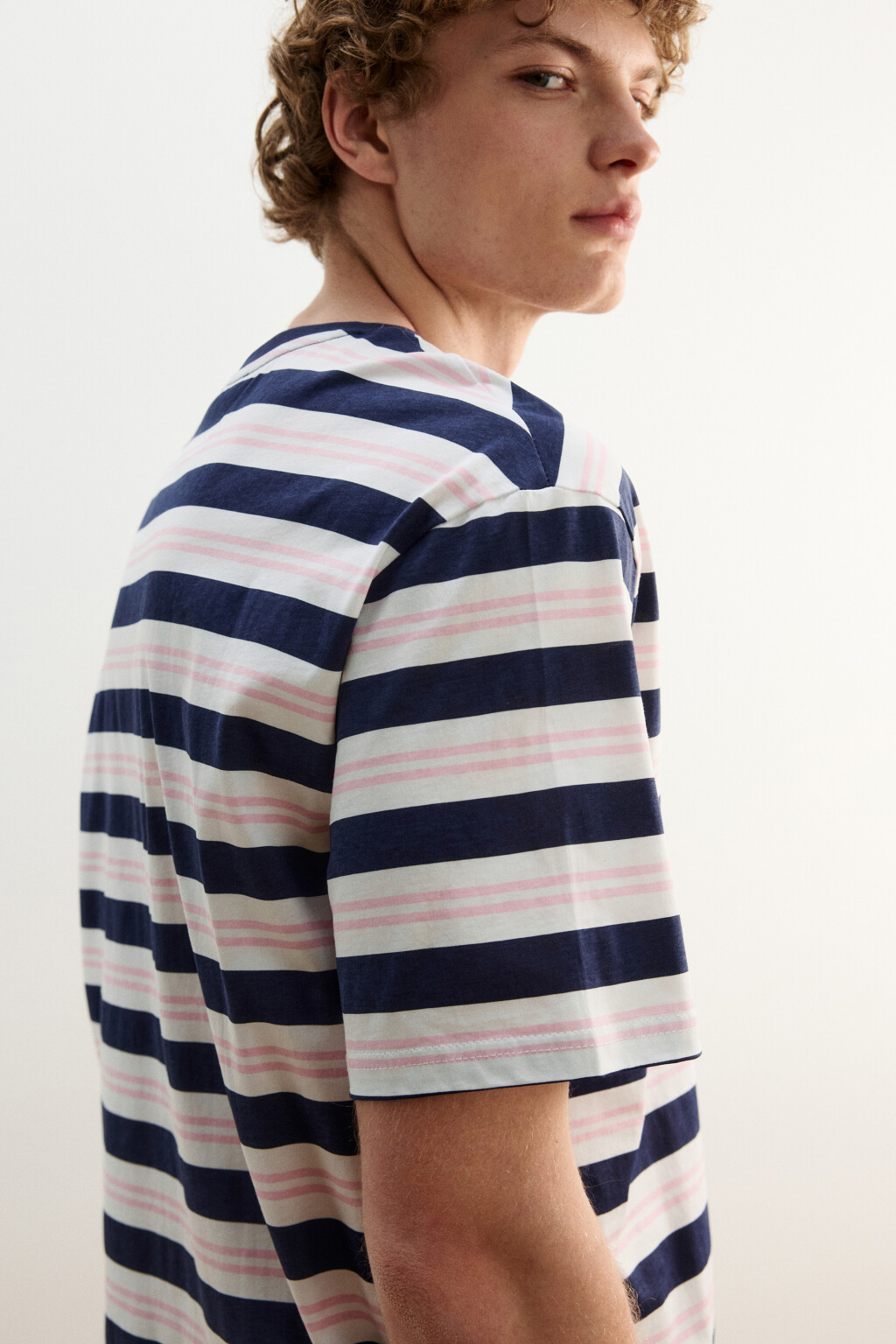 Футболка хлопковая в полоску с нагрудным карманом - цвет мультиколор - 7