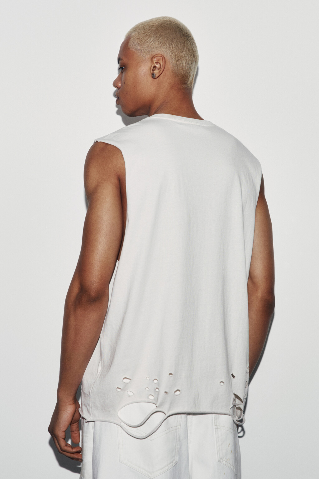 Майка хлопковая рваная с принтом - цвет бежевый - 4