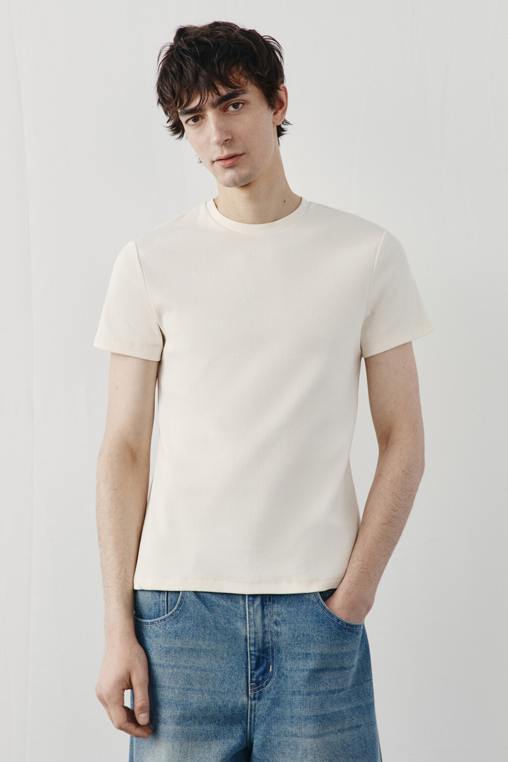 Футболка приталенная базовая в рубчик - цвет белый - 2
