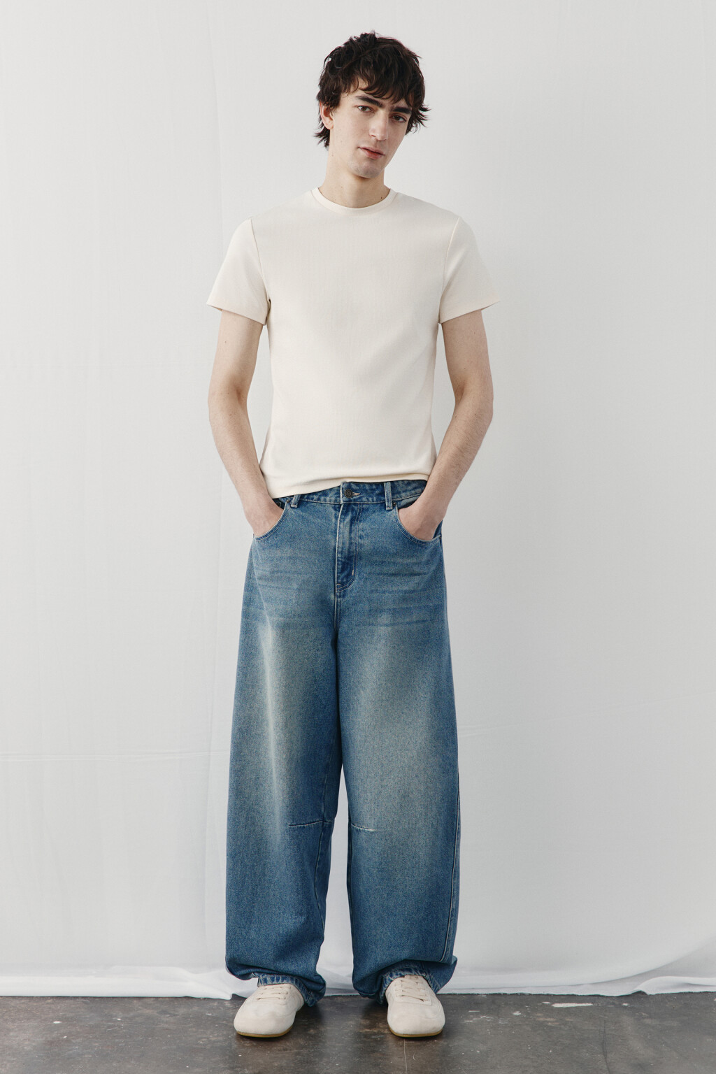 Футболка приталенная базовая в рубчик - цвет белый - 4