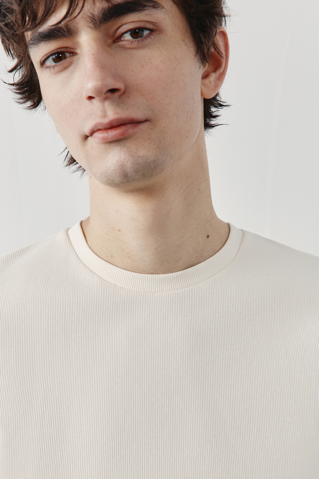 Футболка приталенная базовая в рубчик - цвет белый - 5