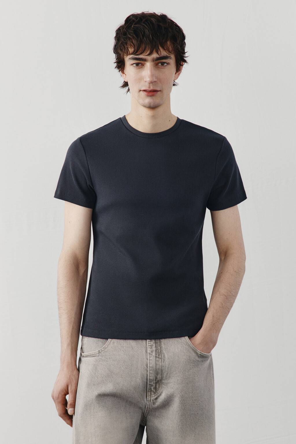 Футболка приталенная базовая в рубчик - цвет серый - 2