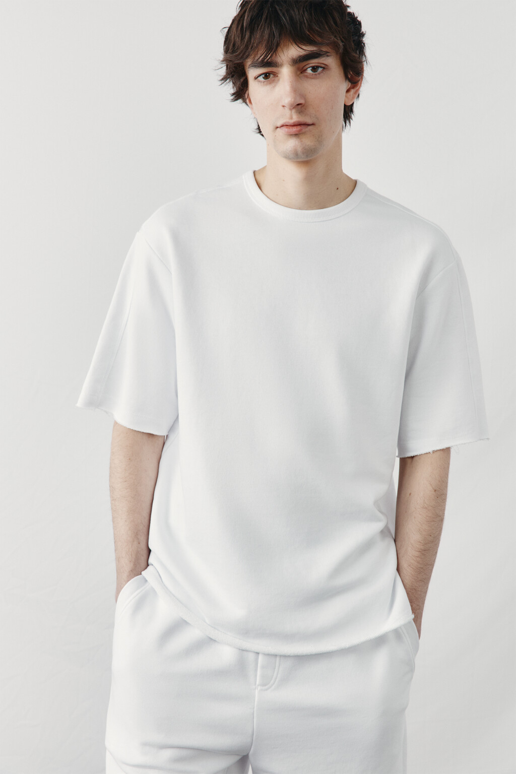 Футболка хлопковая оверсайз с необработанными краями - цвет белый - 1