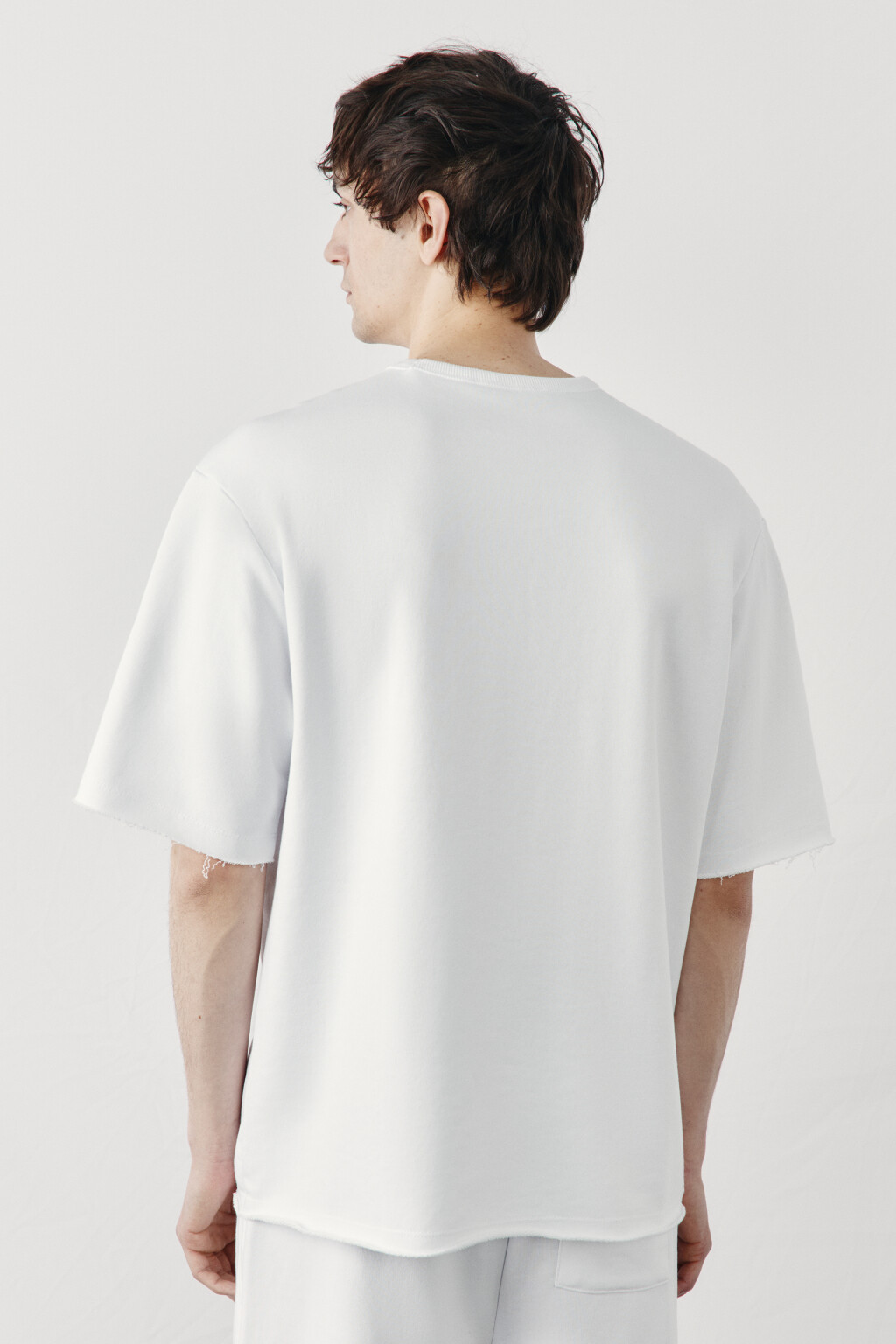 Футболка хлопковая оверсайз с необработанными краями - цвет белый - 3