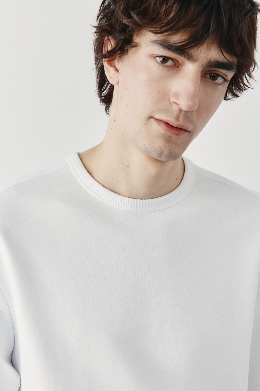 Футболка хлопковая оверсайз с необработанными краями - цвет белый - 5