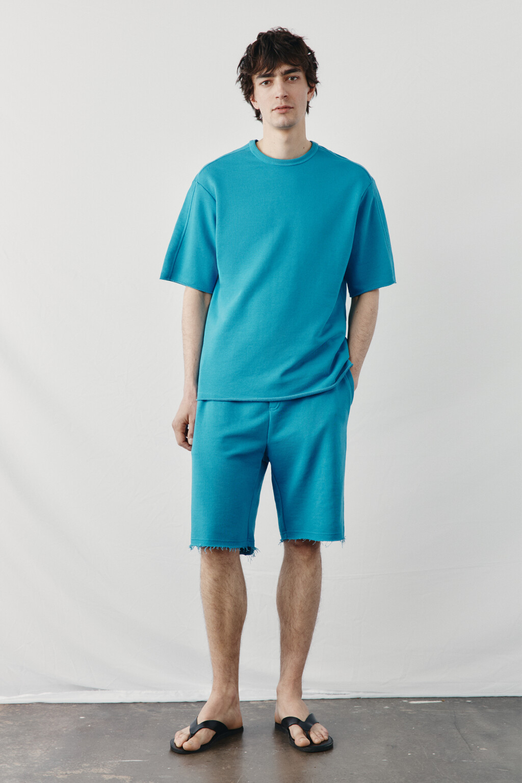 Футболка хлопковая оверсайз с необработанными краями - цвет голубой - 4