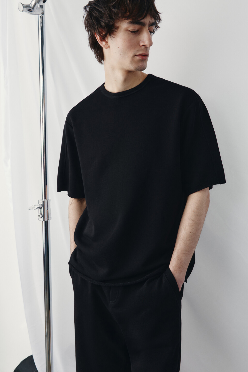 Футболка хлопковая оверсайз с необработанными краями - цвет черный - 1