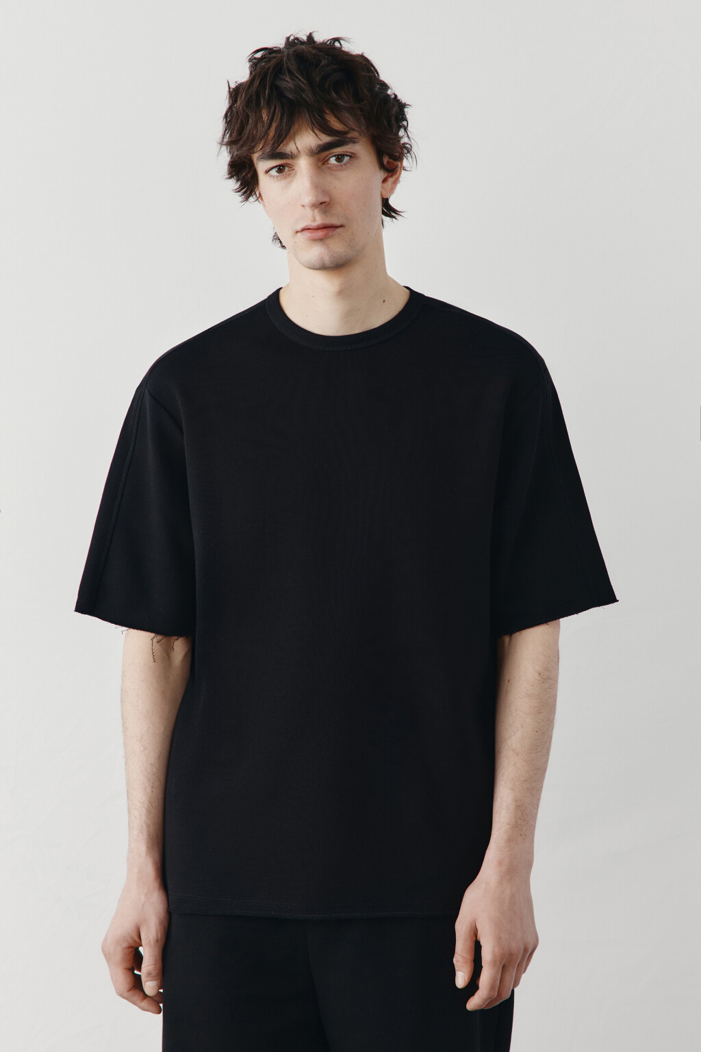 Футболка хлопковая оверсайз с необработанными краями - цвет черный - 2