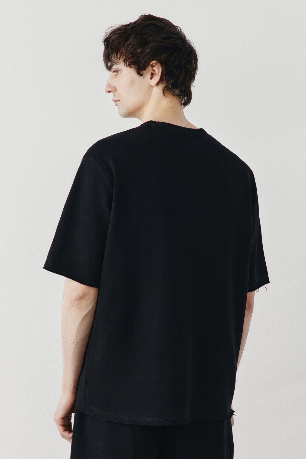 Футболка хлопковая оверсайз с необработанными краями - цвет черный - 3