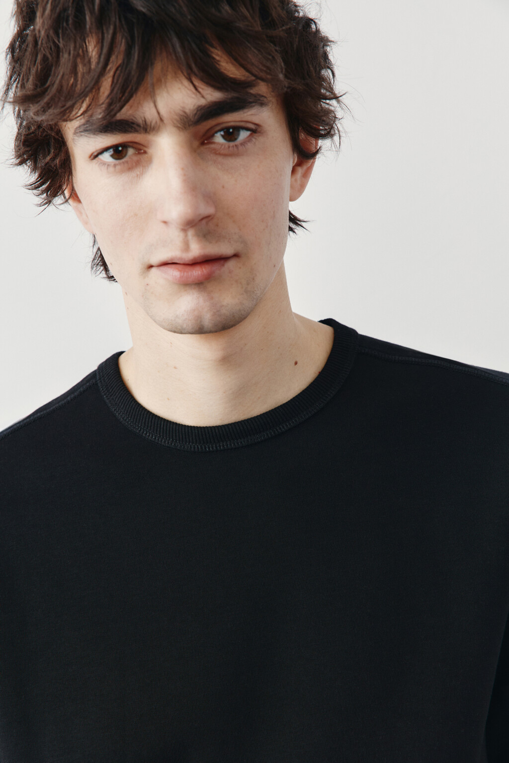 Футболка хлопковая оверсайз с необработанными краями - цвет черный - 5