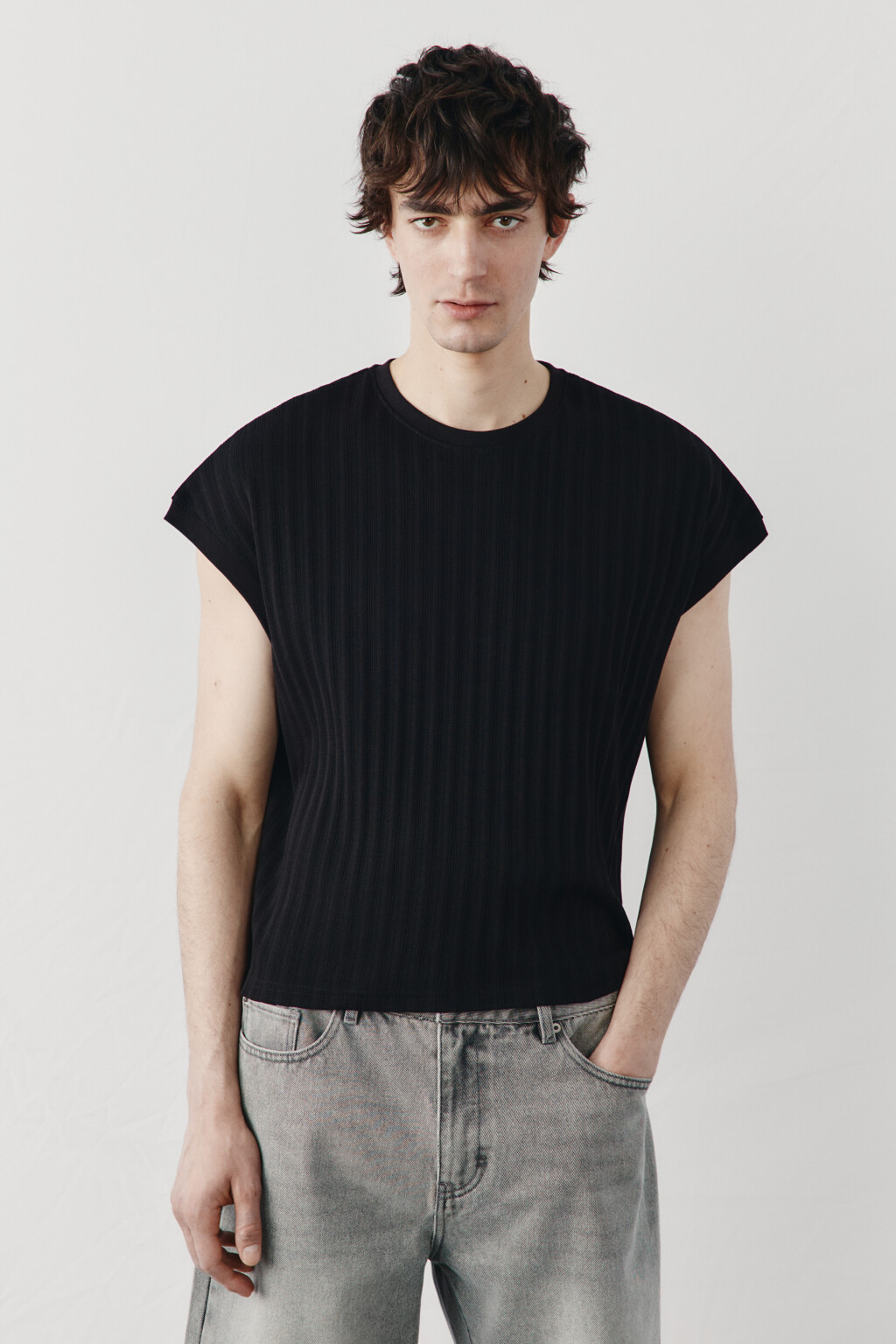 Майка-топ в рубчик приталенная - цвет черный - 3