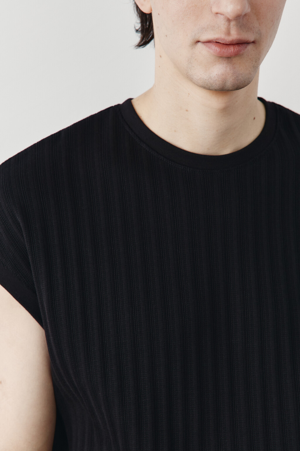 Майка-топ в рубчик приталенная - цвет черный - 6