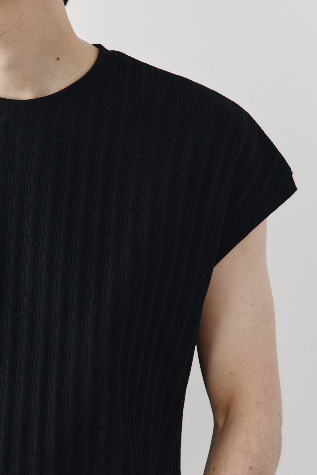 Майка-топ в рубчик приталенная - цвет черный - 7