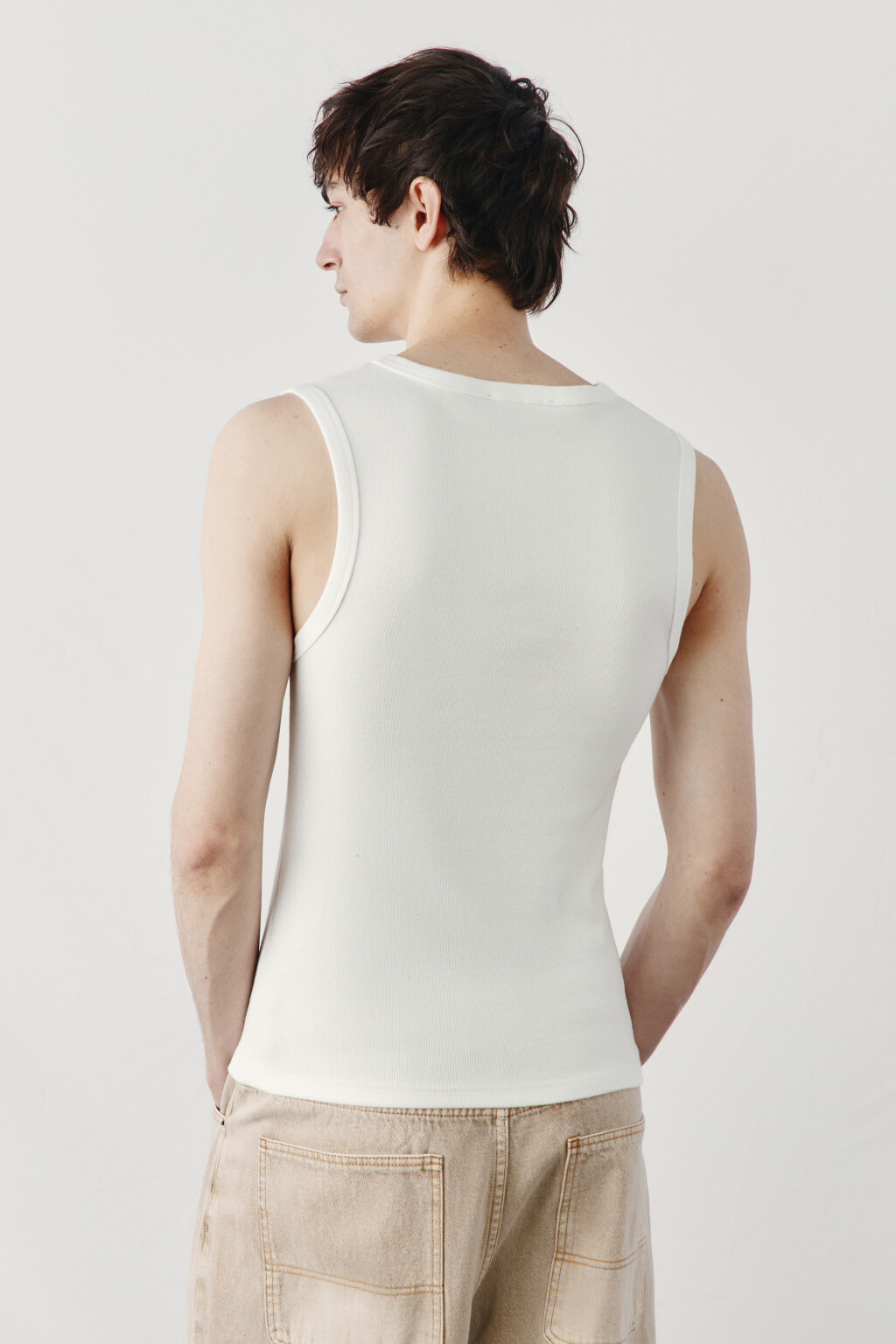 Майка хлопковая приталенная на пуговицах в рубчик - цвет белый - 3