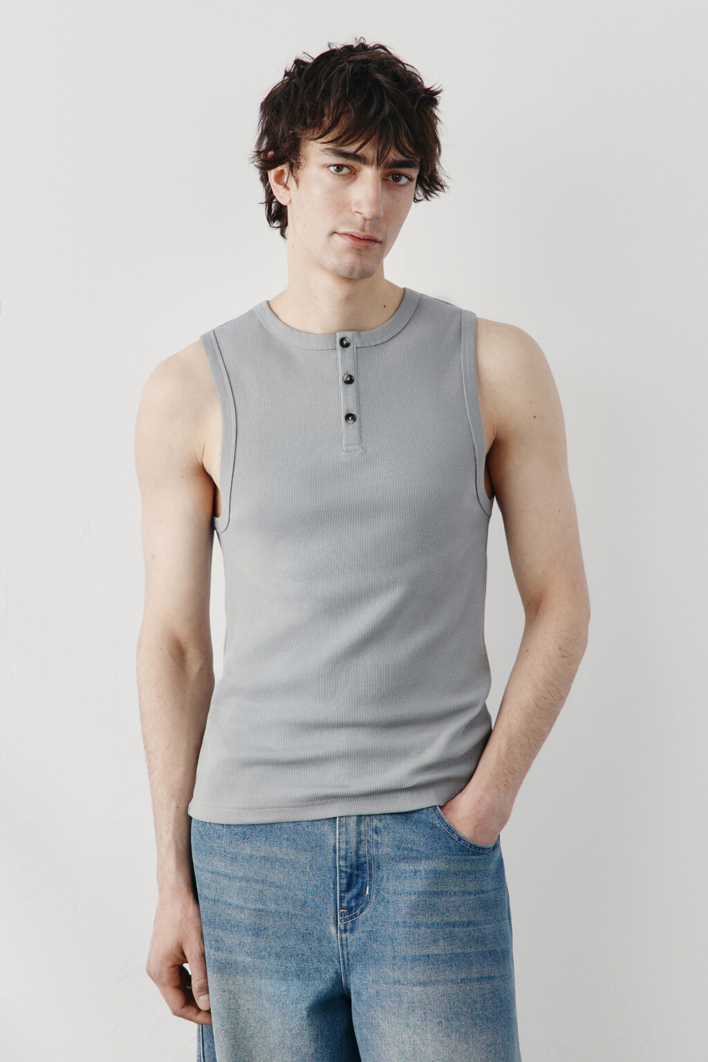 Майка хлопковая приталенная на пуговицах в рубчик - цвет серый - 6