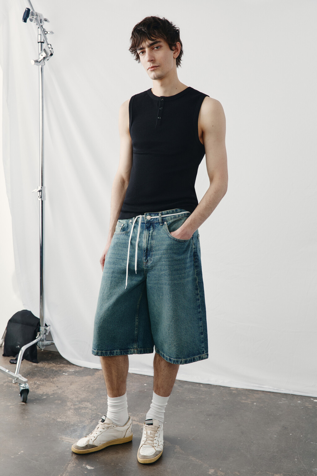 Майка хлопковая приталенная на пуговицах в рубчик - цвет черный - 1