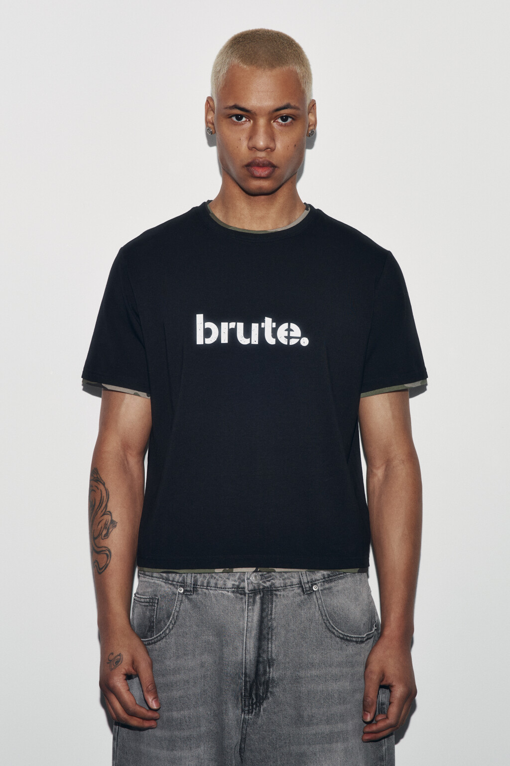 Футболка хлопковая облегающая с принтом и кантом - цвет черный - 2