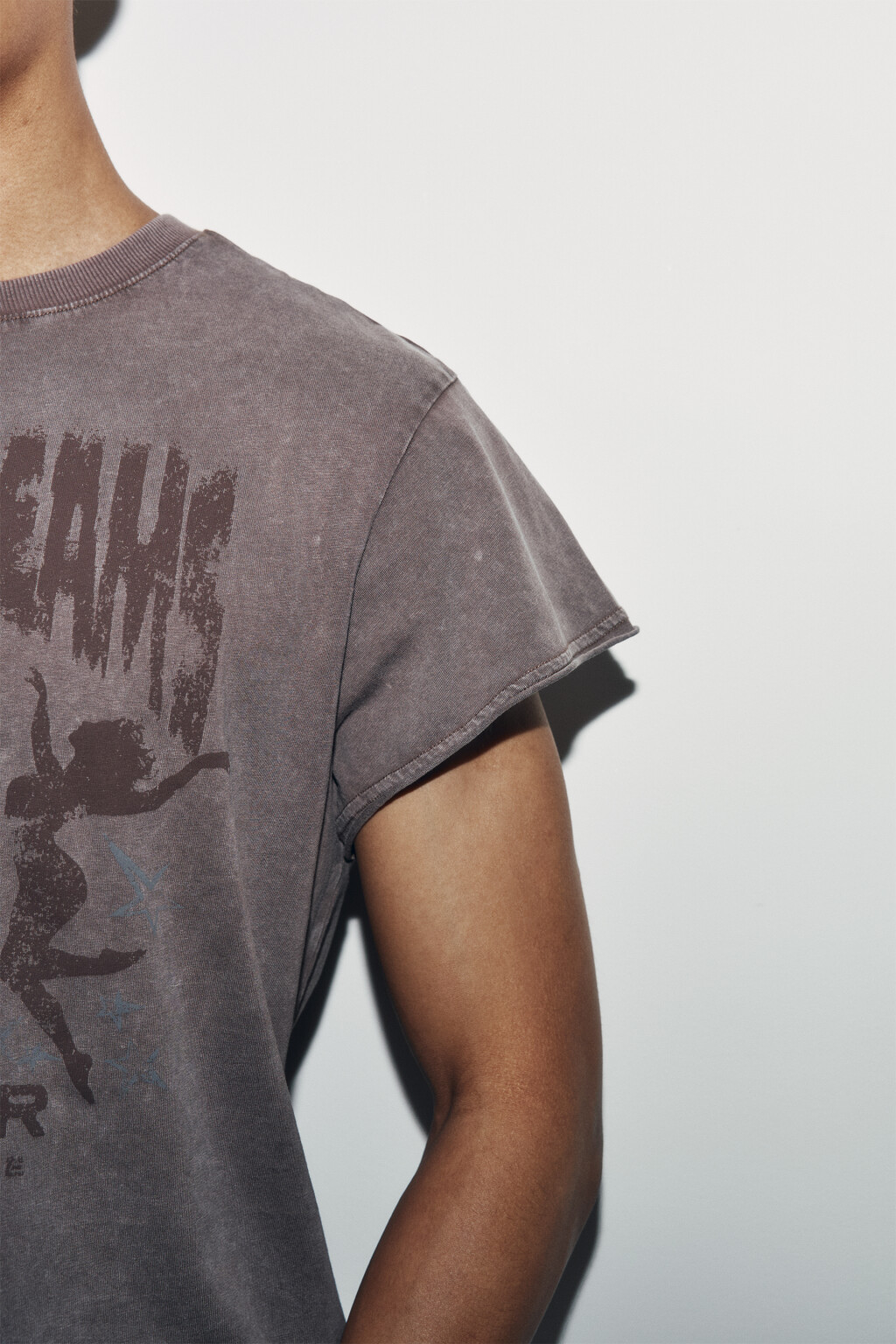 Футболка хлопковая с принтом - цвет коричневый - 6