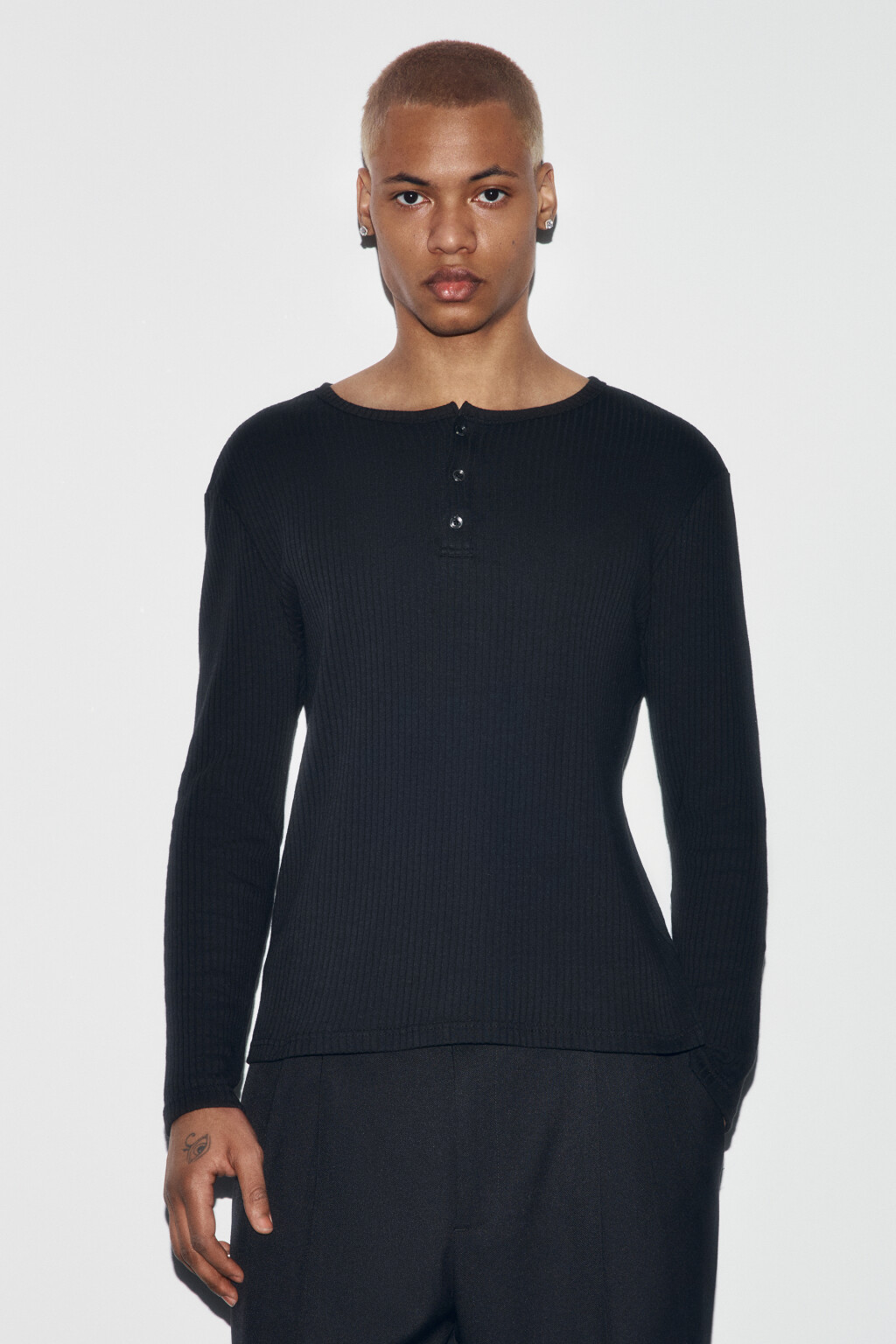 Лонгслив хенли облегающий в рубчик - цвет черный - 2