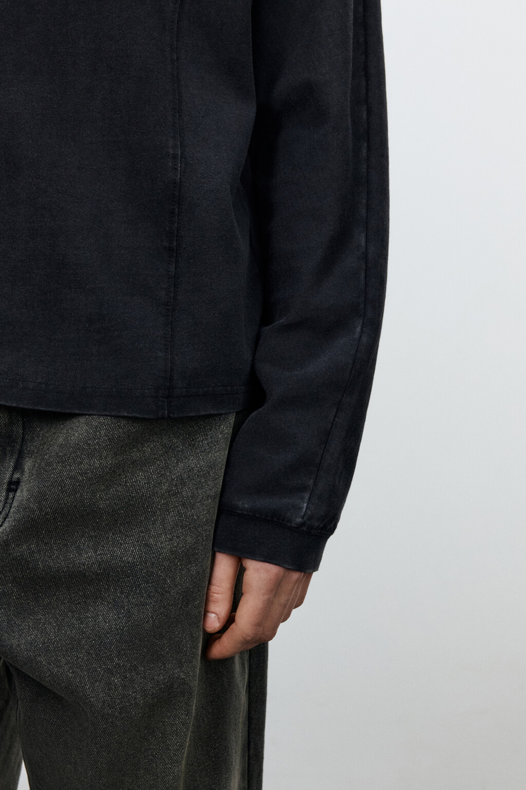 Лонгслив хлопковый с декоративными швами - цвет черный - 6