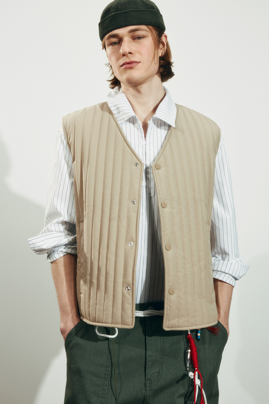 Шапка-бини с вельветовой фактурой в рубчик - цвет зеленый - 2