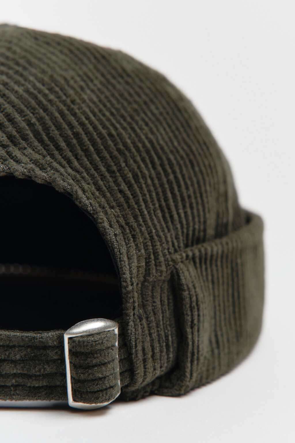 Шапка-бини с вельветовой фактурой в рубчик - цвет зеленый - 6