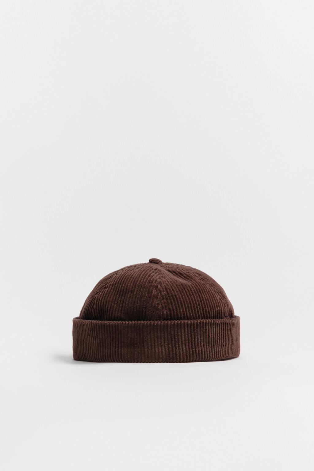 Шапка-бини с вельветовой фактурой в рубчик - цвет коричневый - 2