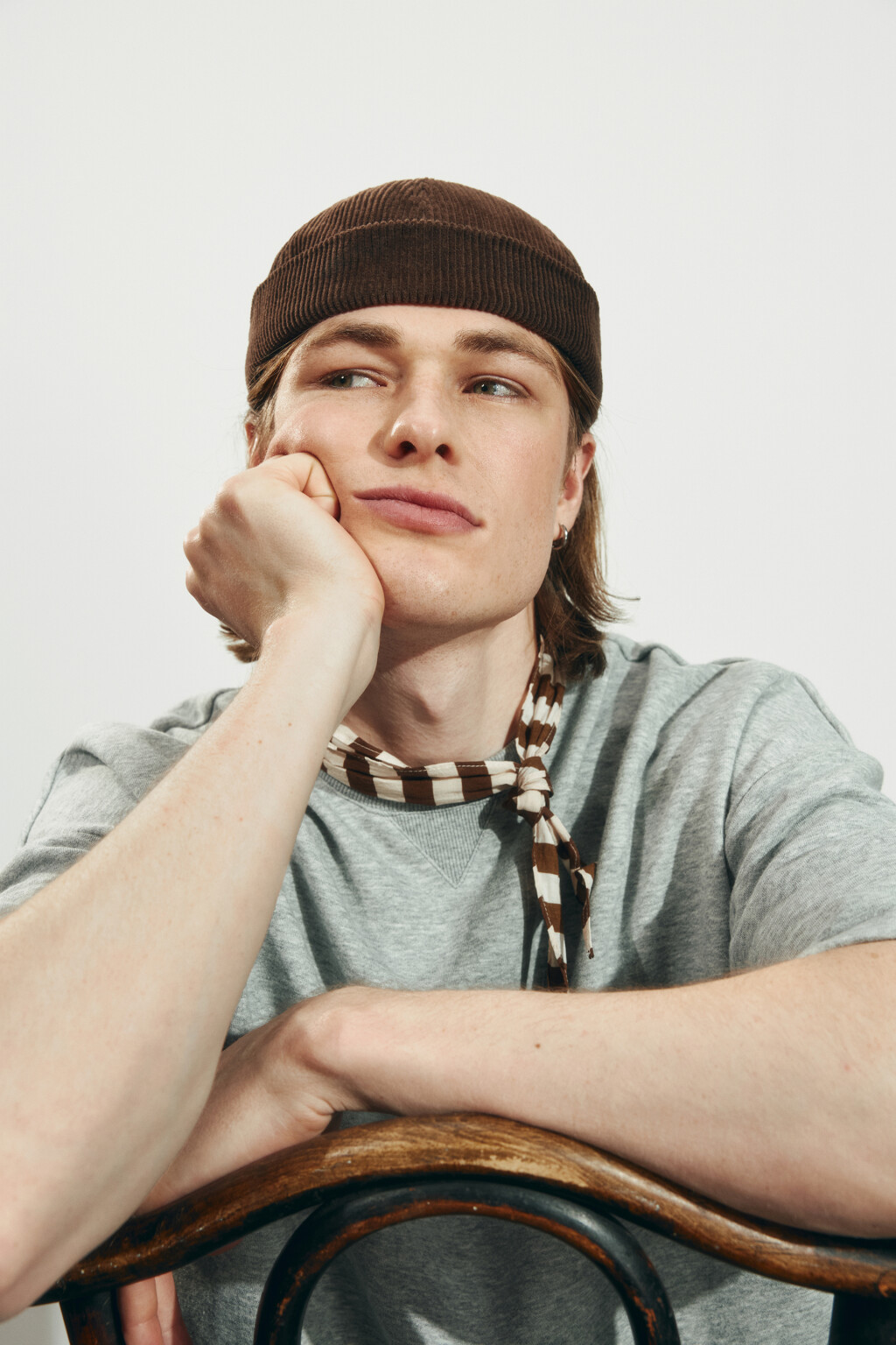 Шапка-бини с вельветовой фактурой в рубчик - цвет коричневый - 1