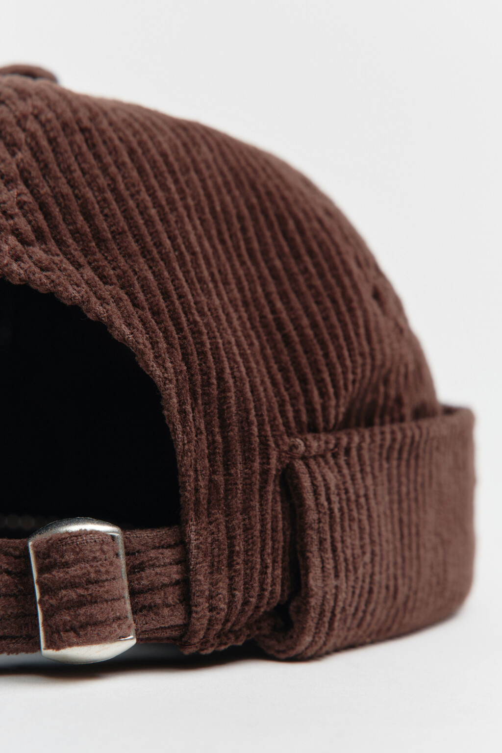 Шапка-бини с вельветовой фактурой в рубчик - цвет коричневый - 4