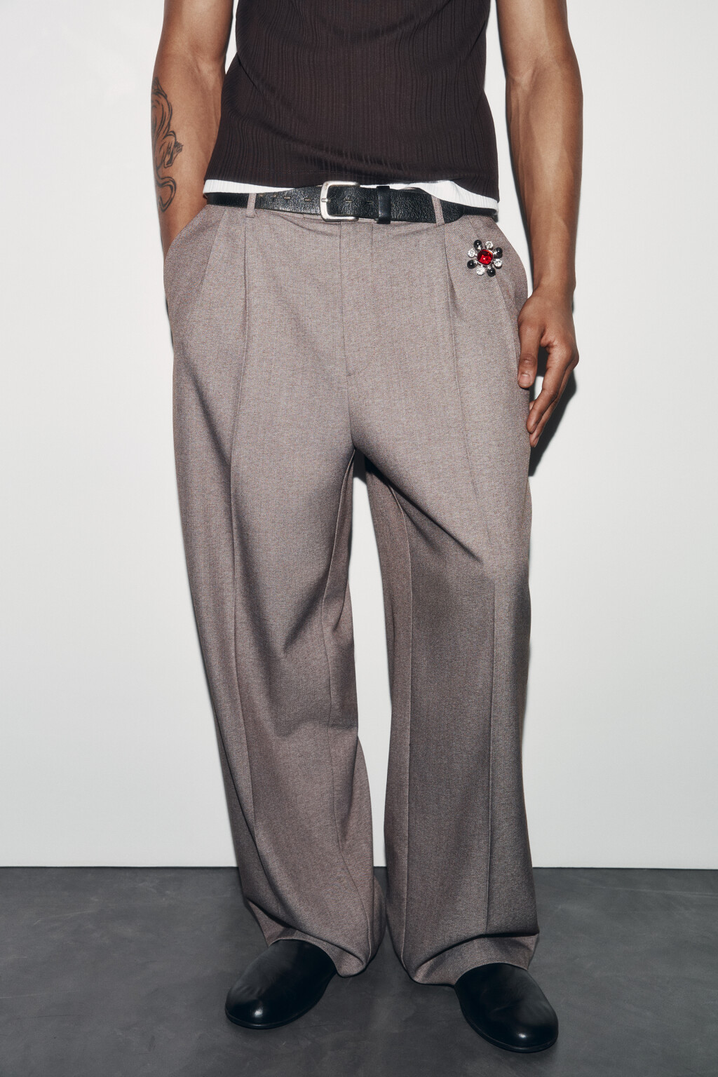 Брошь фигурная со стразами - цвет серый - 2