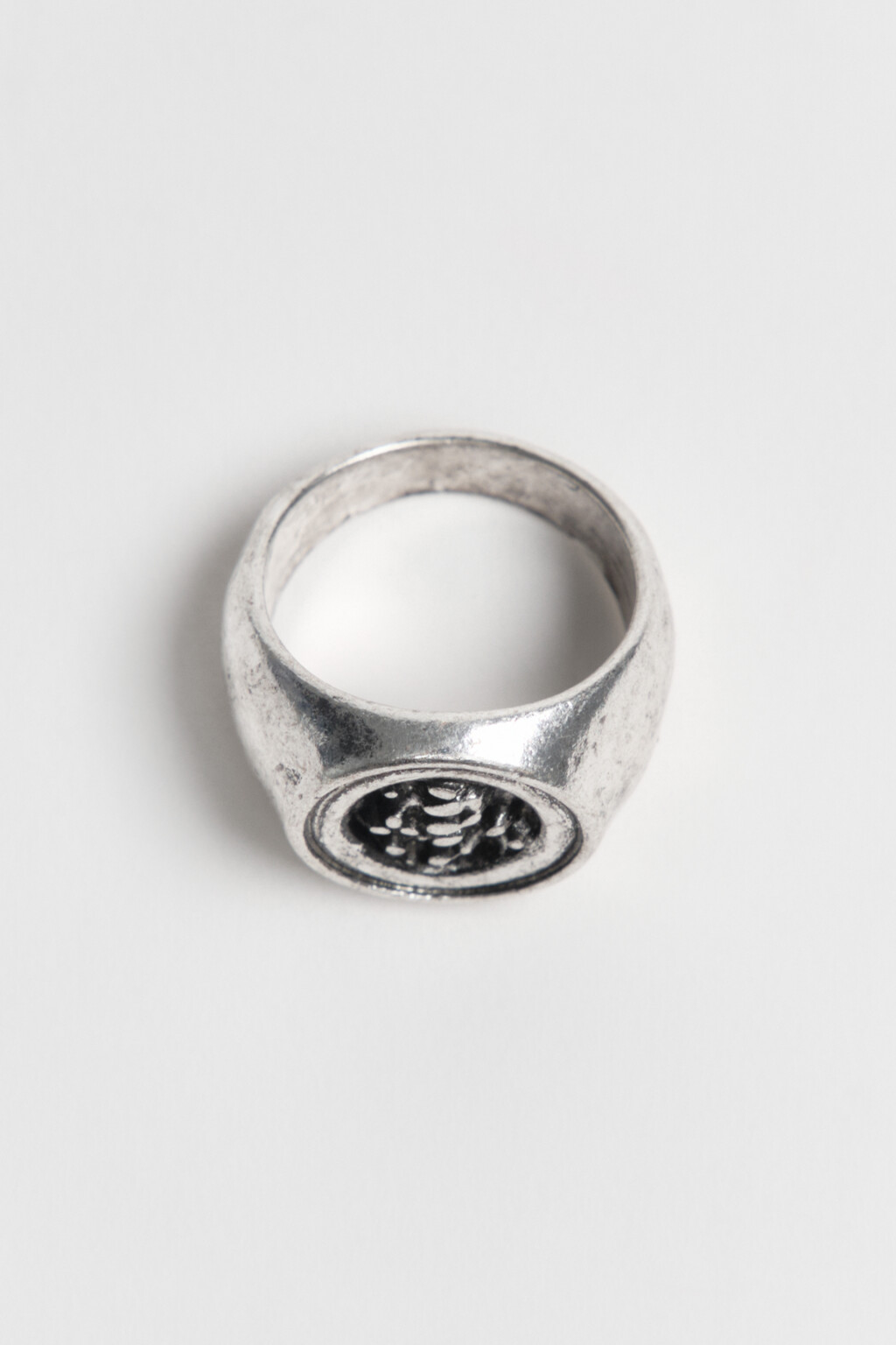 Кольцо-печатка потертое - цвет серый - 4