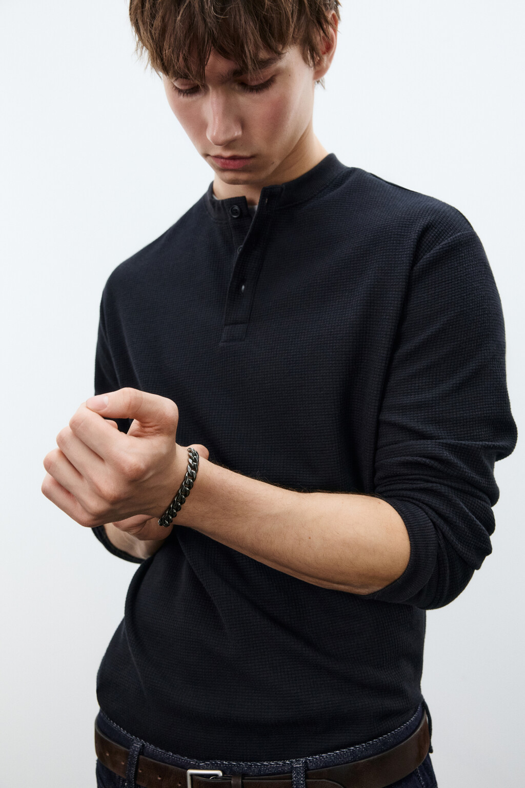 Браслет-цепь серебристый - цвет серый - 2