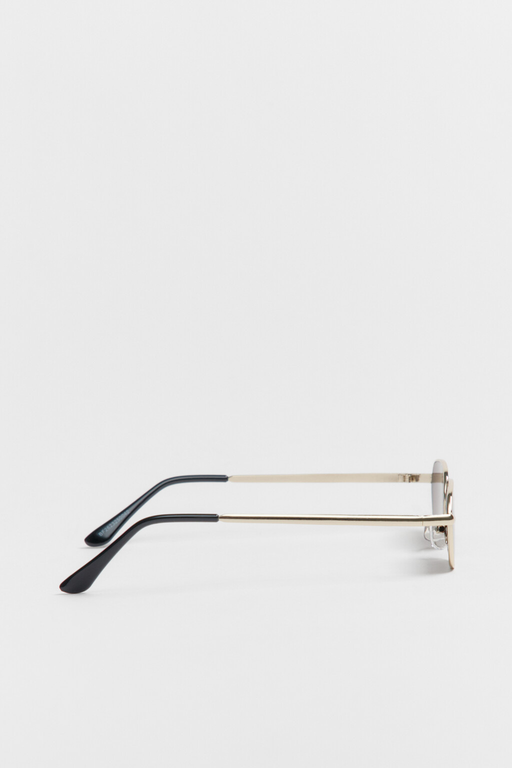 Очки солнцезащитные в тонкой овальной оправе - цвет черный - 4