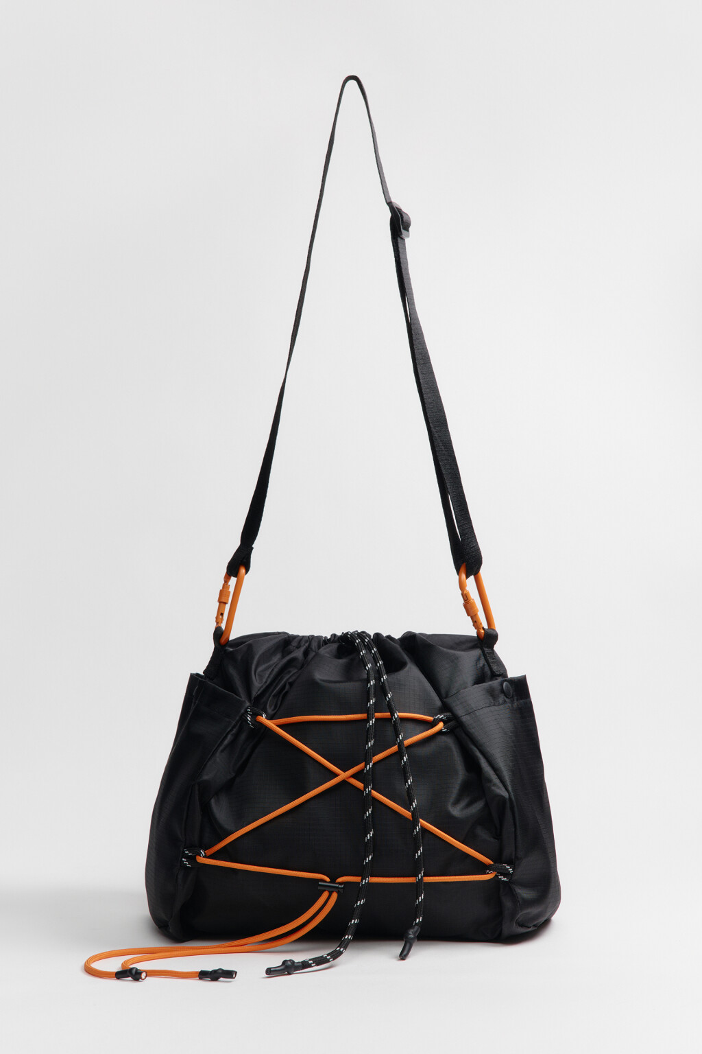 Сумка-кроссбоди спортивная со шнуровкой - цвет черный - 4