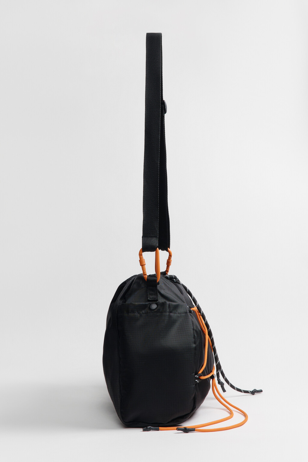 Сумка-кроссбоди спортивная со шнуровкой - цвет черный - 6