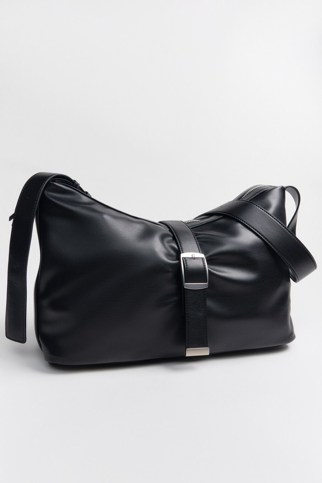 Сумка-кроссбоди с кожаной фактурой - цвет черный - 3