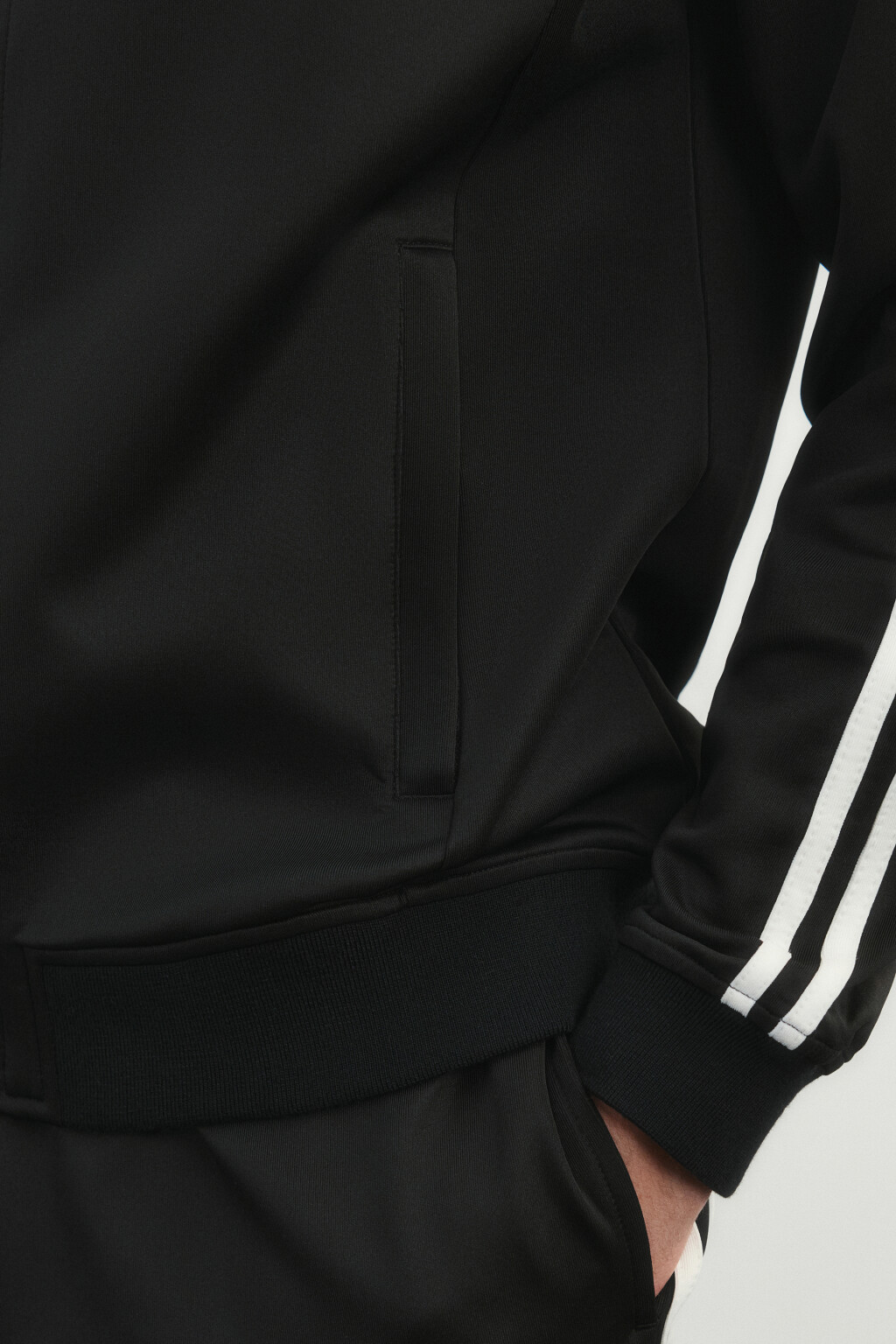 Куртка-олимпийка спортивная с лампасами - цвет черный - 7