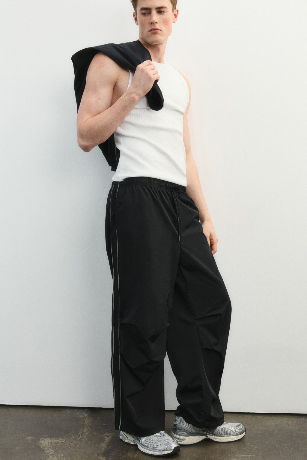 Брюки широкие спортивные с лампасами - цвет черный - 2