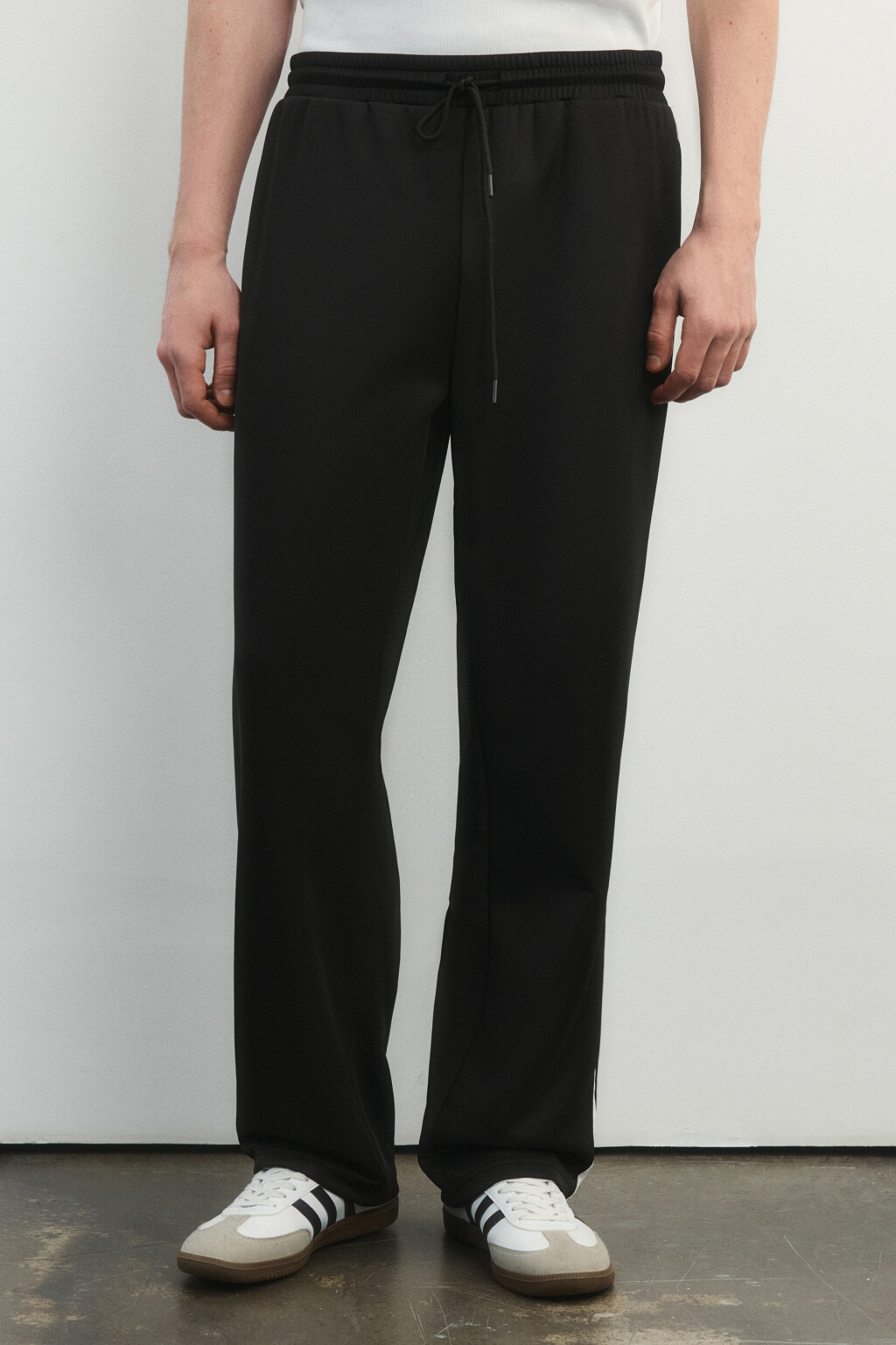 Брюки спортивные на завязках с низкой посадкой и лампасами - цвет черный - 3