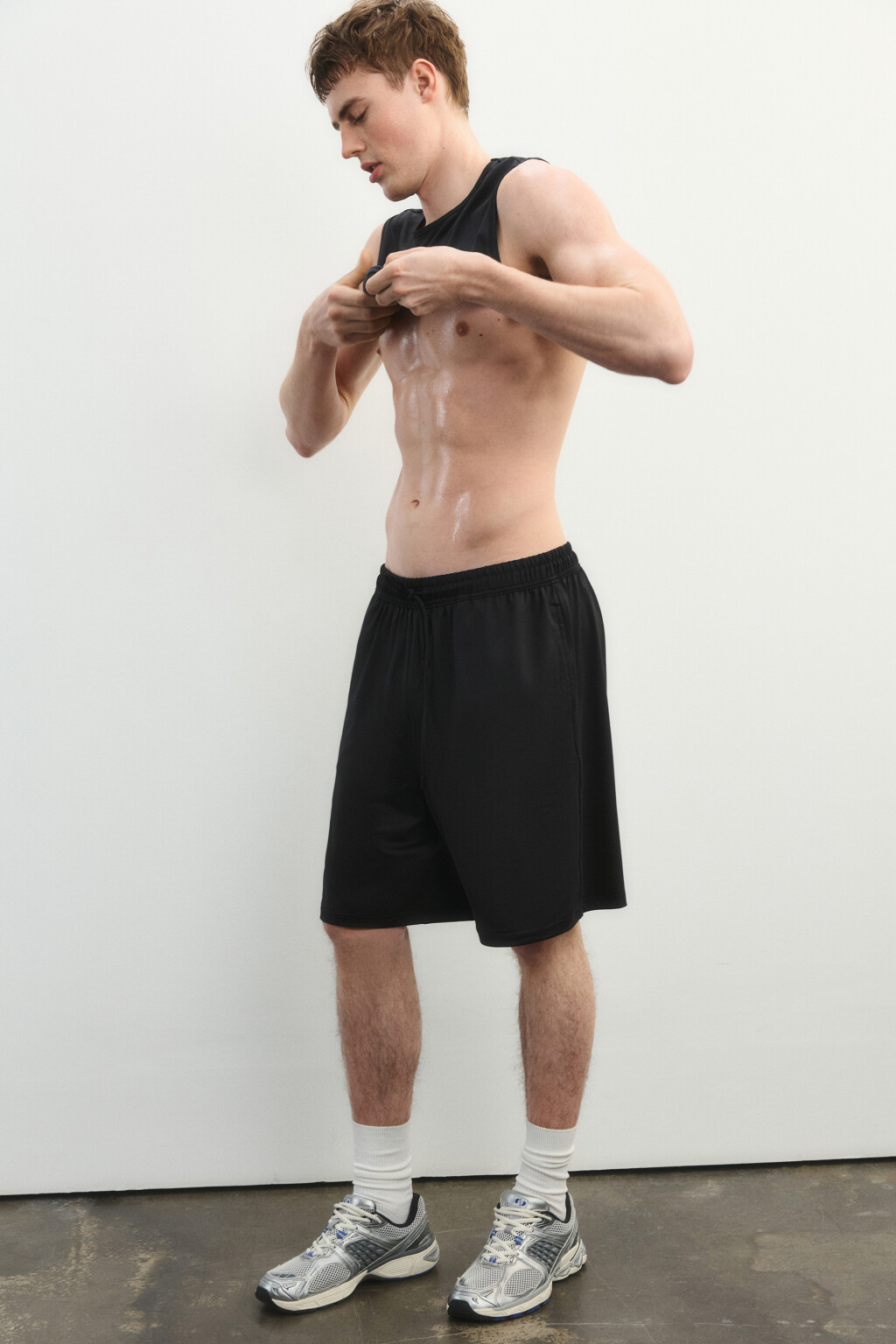 Шорты спортивные на завязках с низкой посадкой - цвет черный - 1