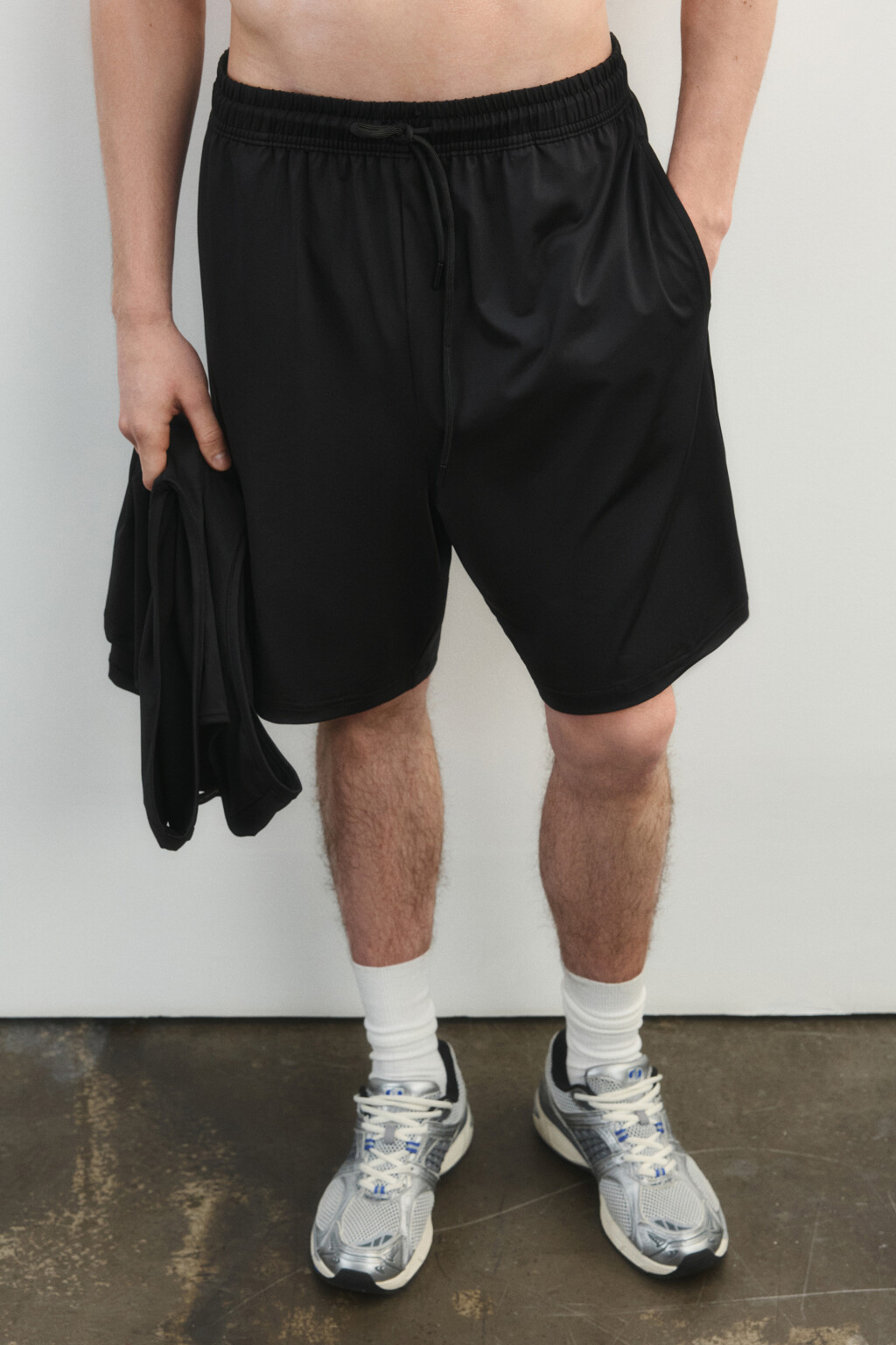 Шорты спортивные на завязках с низкой посадкой - цвет черный - 2