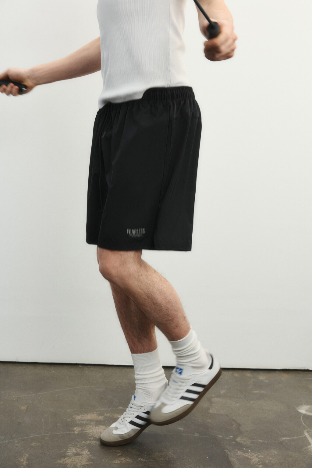 Шорты спортивные на завязках с низкой посадкой и принтом - цвет черный - 1