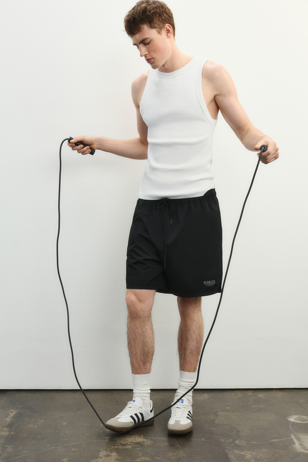 Шорты спортивные на завязках с низкой посадкой и принтом - цвет черный - 2