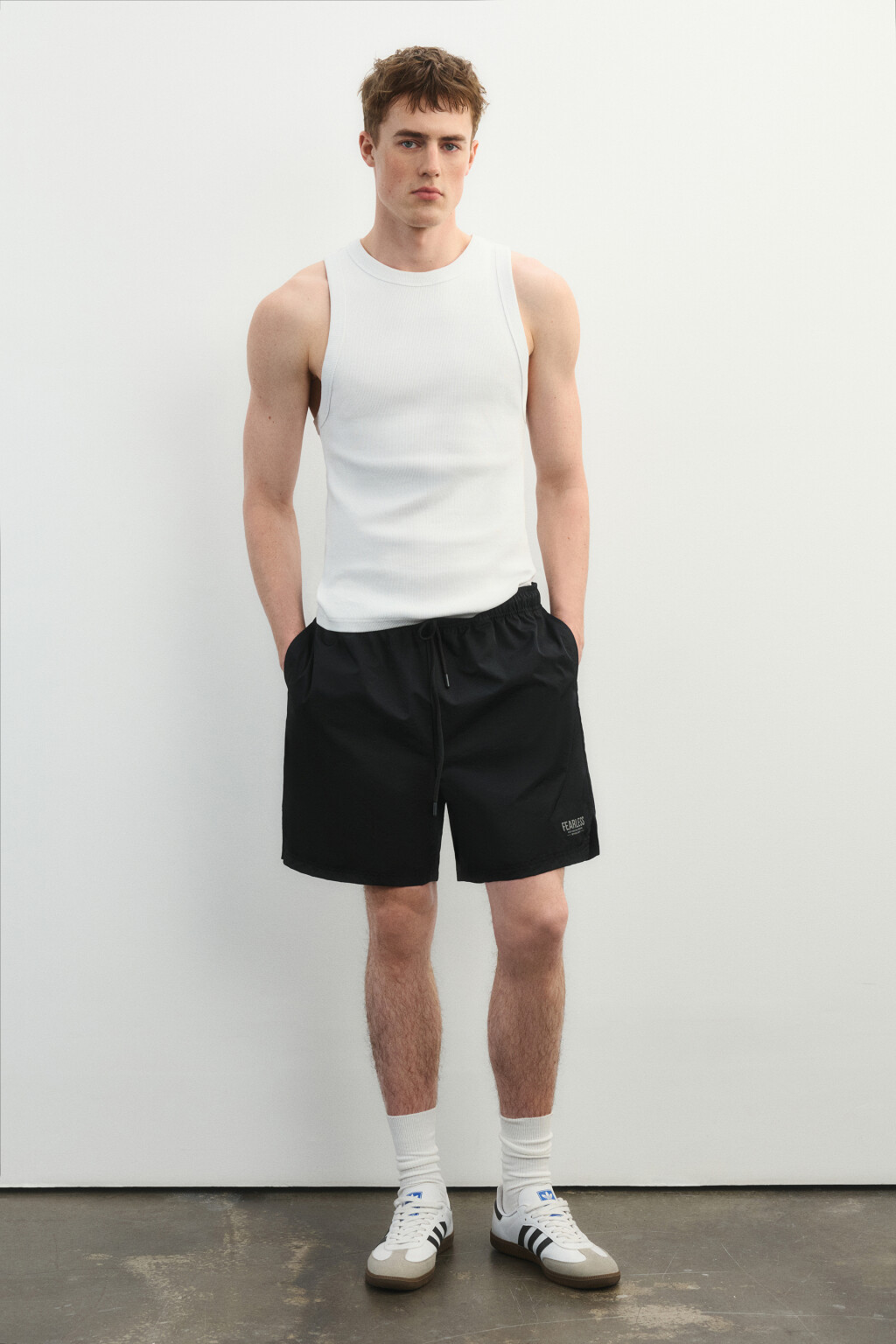 Шорты спортивные на завязках с низкой посадкой и принтом - цвет черный - 5