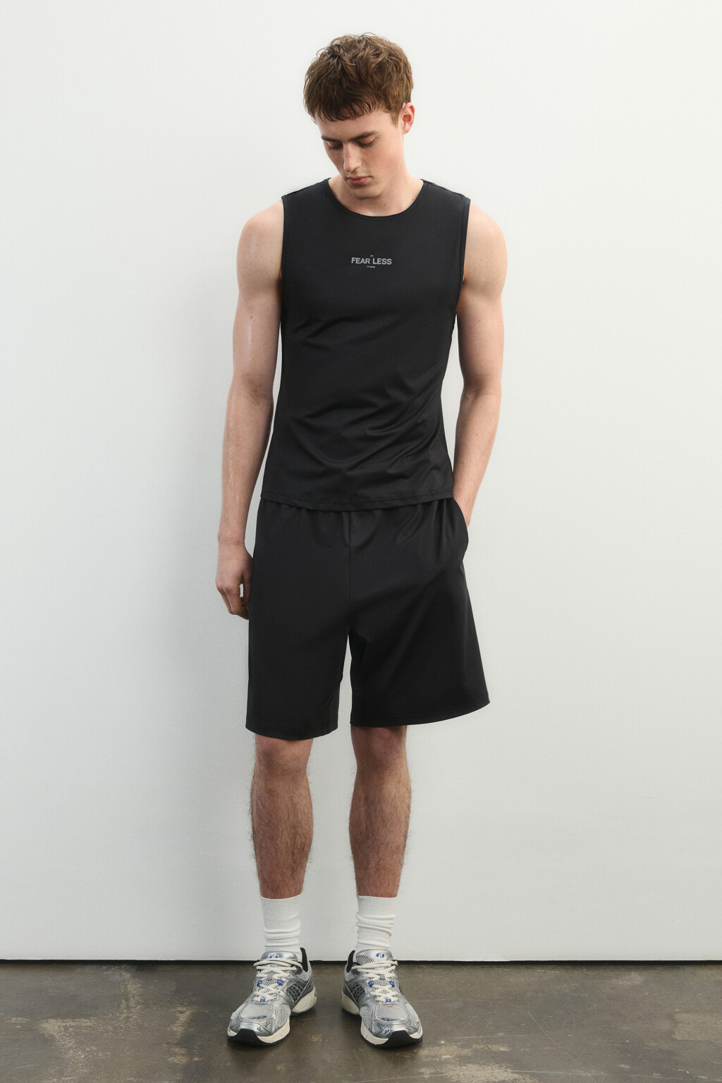 Майка-топ спортивная облегающая на широких бретелях - цвет черный - 4